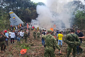 Al menos 66 muertos al estrellarse un avión militar colombiano