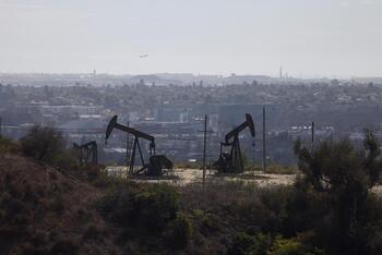 El precio del petróleo sube cerca del 3% y el gas un 25%