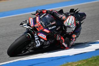 Aprilia manda en el último día de test en Buriram