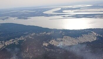Continúan las labores de extinción del incendio de Doñana