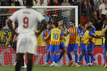 El Valencia toma oxígeno y deja muy tocado al Sevilla