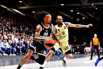 Un frágil Barça se derrumba en Bolonia
